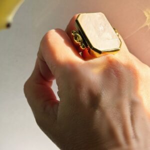 Anillo cocktail con cuarzo